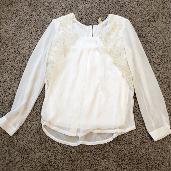White Blouse with Gold Accent sz Medium - Picture 1 of 7